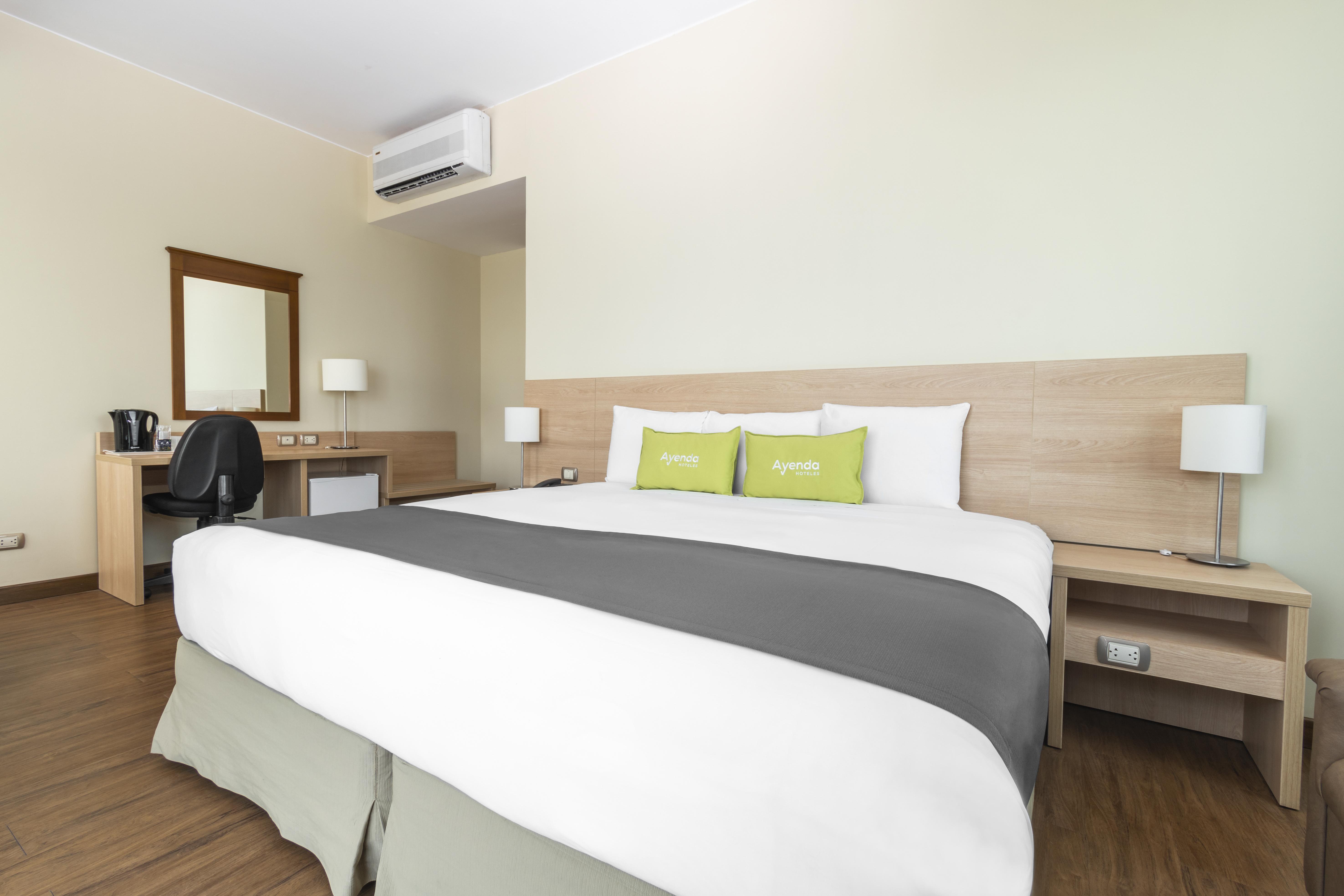 Del Prado Hotel Лима Екстериор снимка