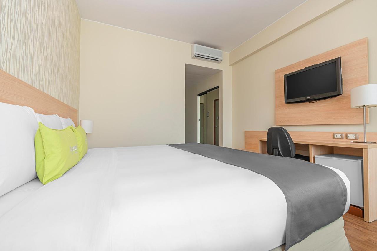 Del Prado Hotel Лима Екстериор снимка
