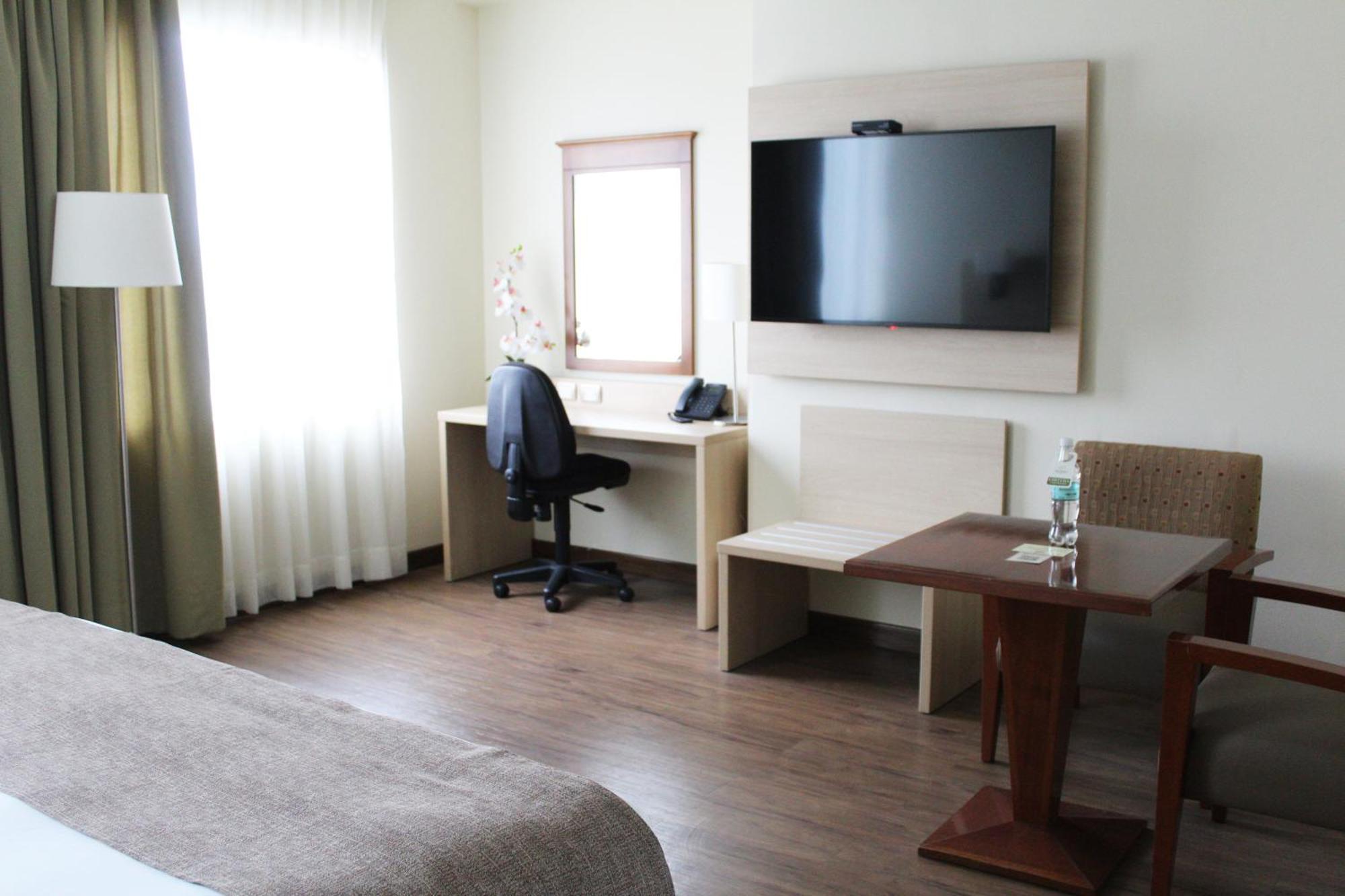 Del Prado Hotel Лима Екстериор снимка
