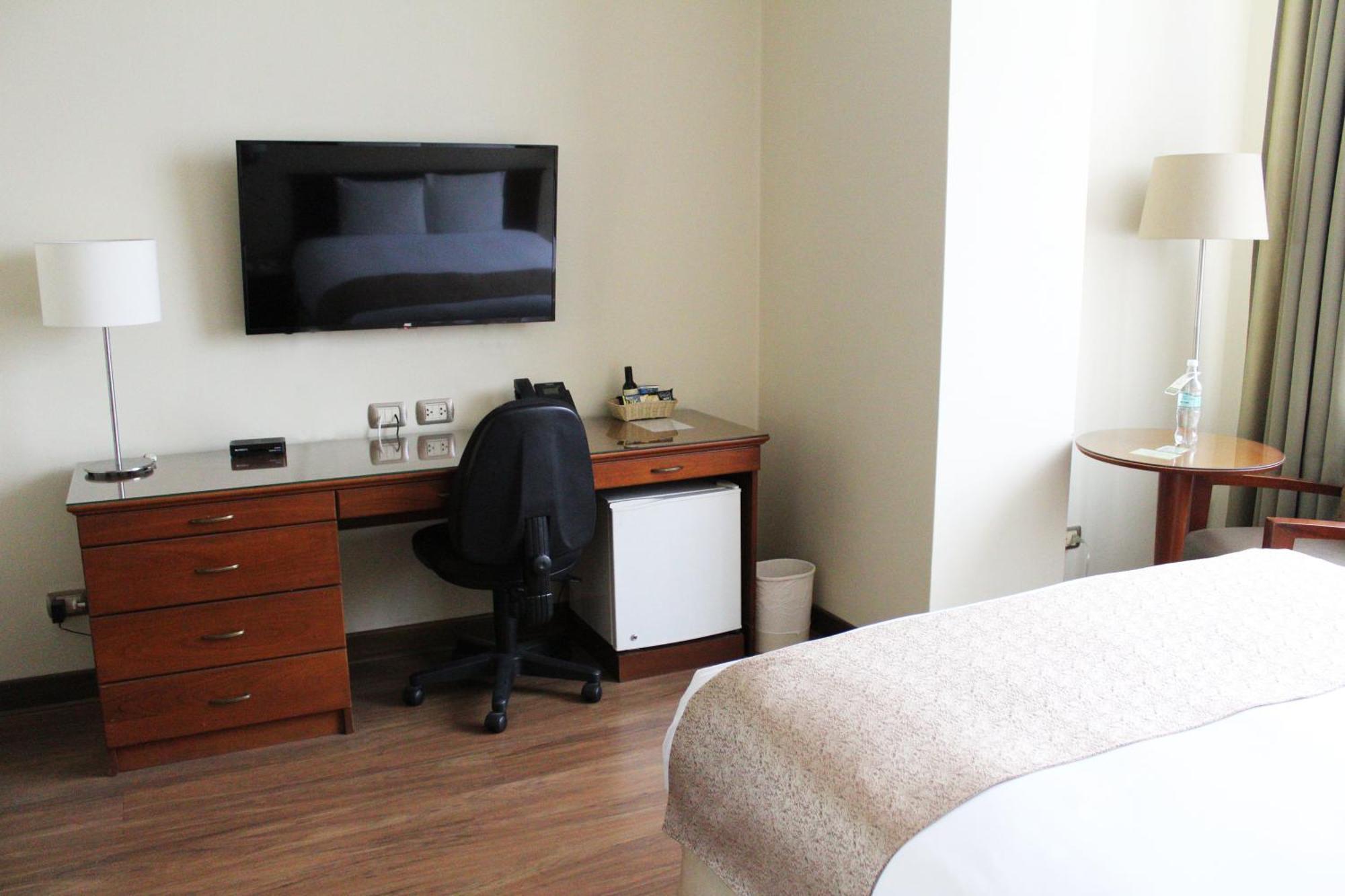 Del Prado Hotel Лима Екстериор снимка