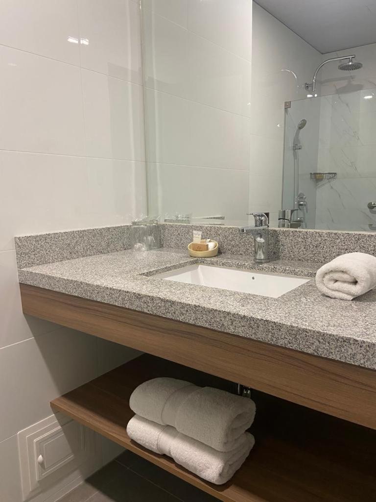 Del Prado Hotel Лима Екстериор снимка