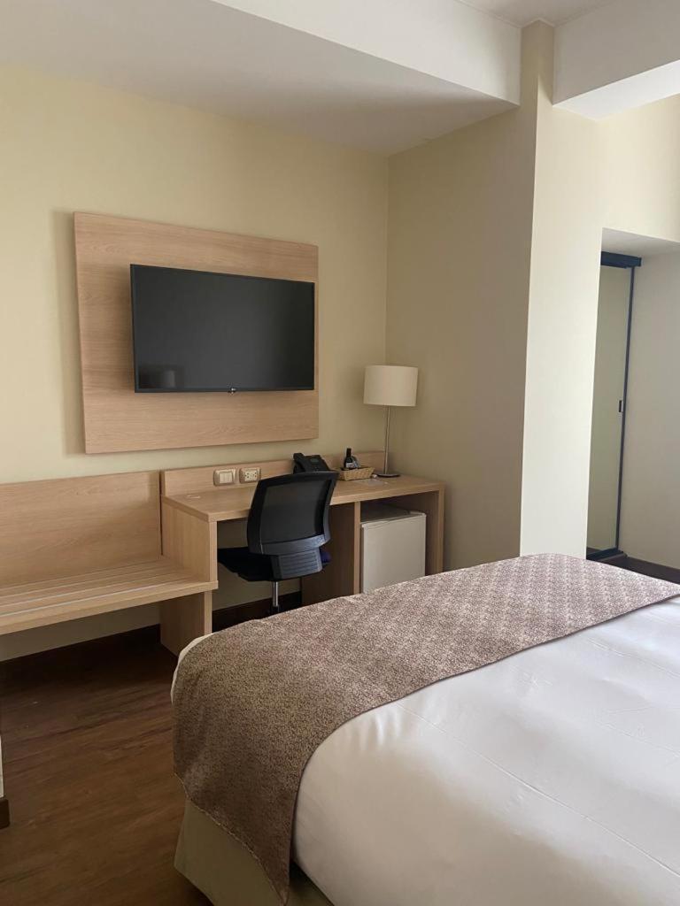 Del Prado Hotel Лима Екстериор снимка