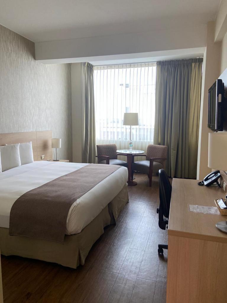 Del Prado Hotel Лима Екстериор снимка